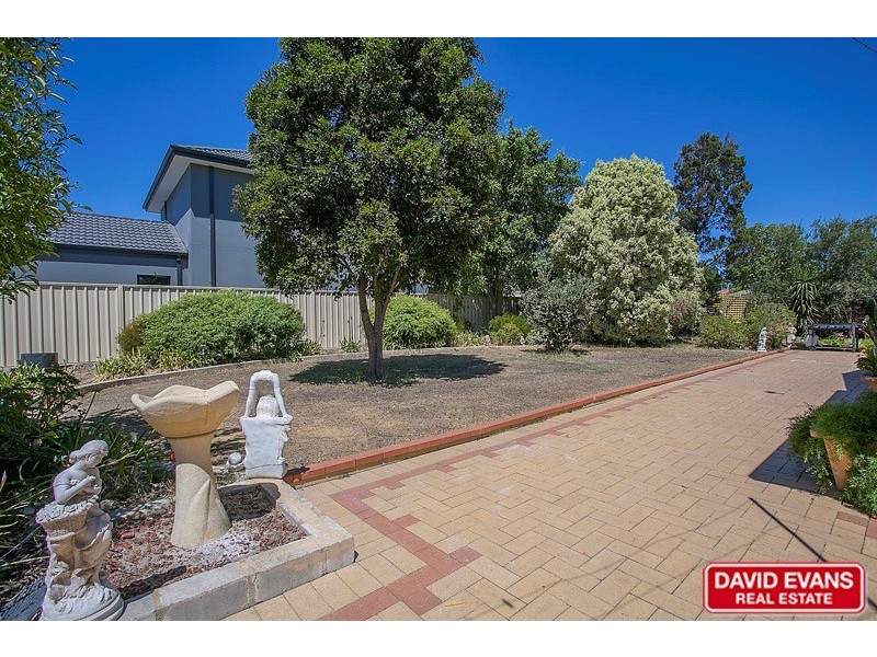 9 Caswell Court, Marangaroo WA 6064