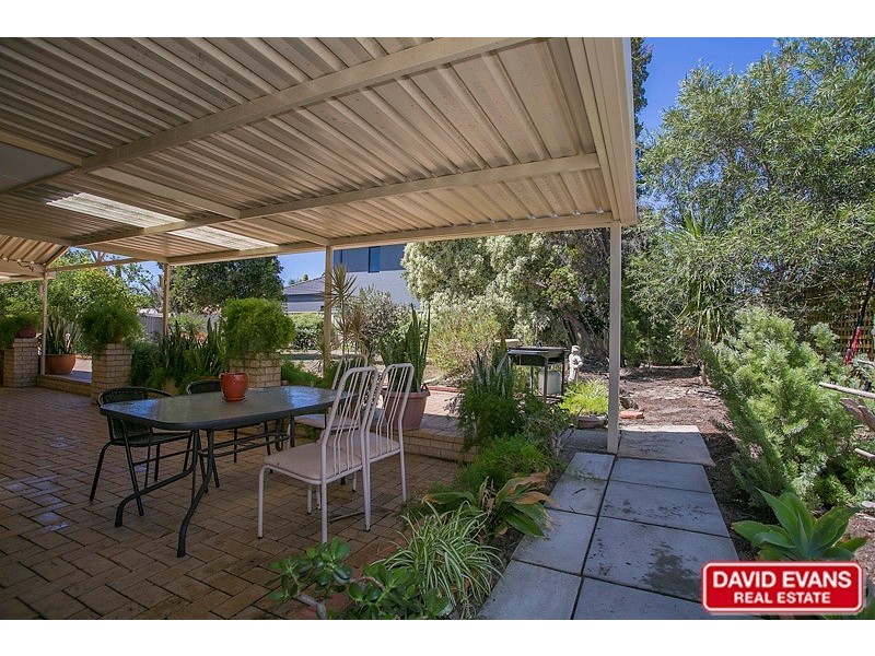 9 Caswell Court, Marangaroo WA 6064