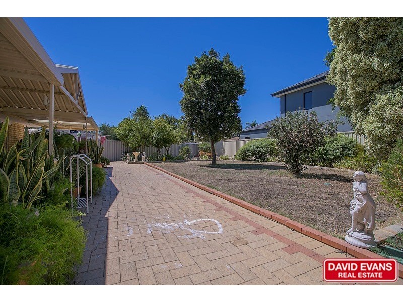 9 Caswell Court, Marangaroo WA 6064