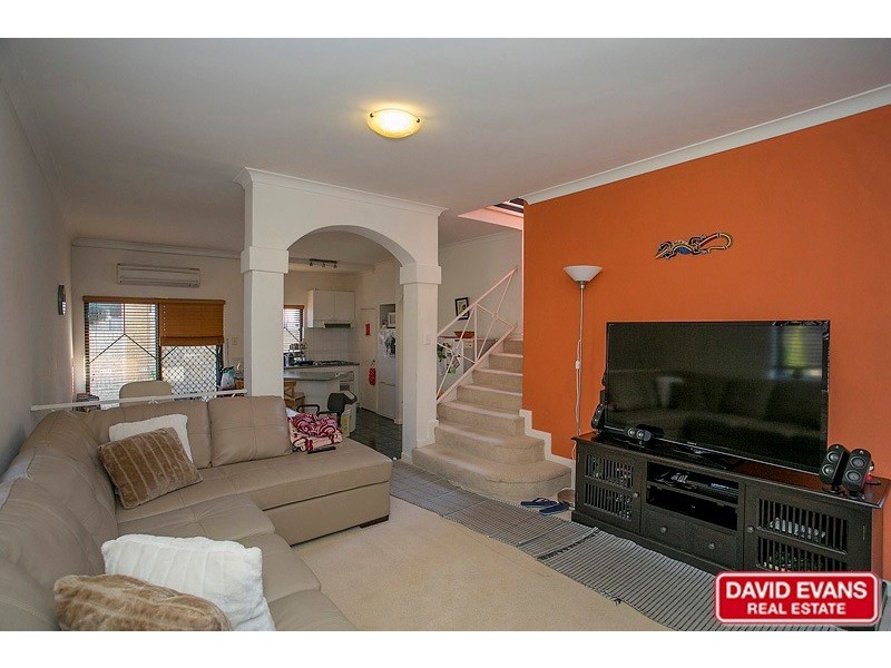 2/62 Broadbeach Boulevard, Hillarys WA 6025