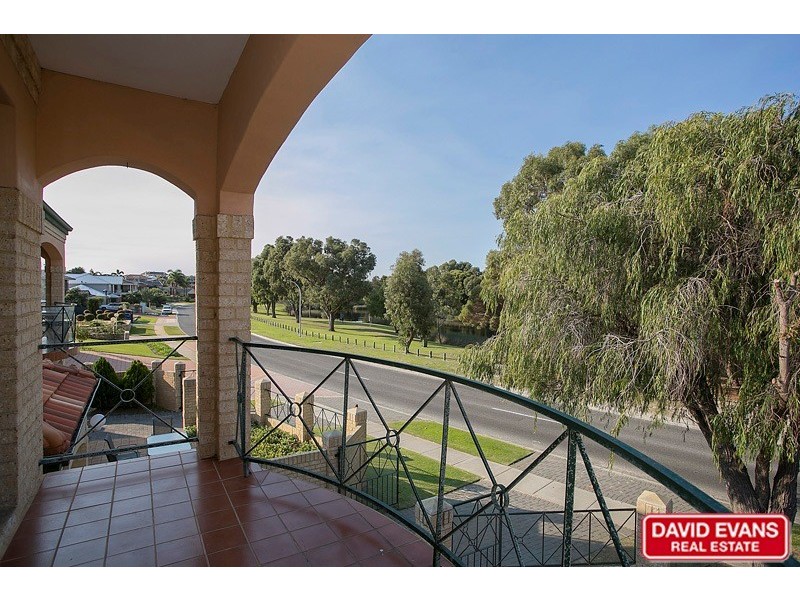 2/62 Broadbeach Boulevard, Hillarys WA 6025