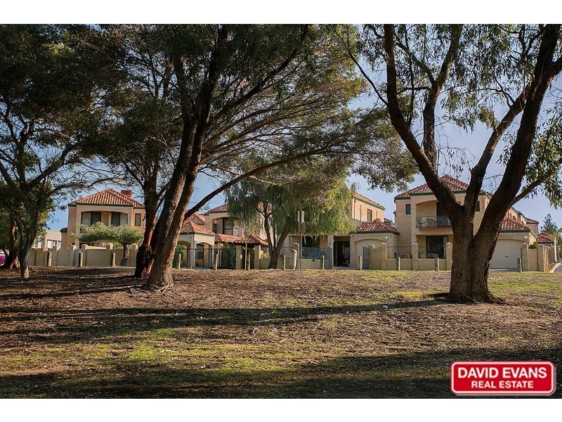 2/62 Broadbeach Boulevard, Hillarys WA 6025