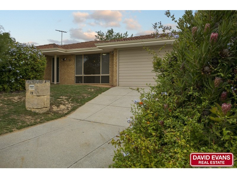 19 Aerolite Way, Beldon WA 6027