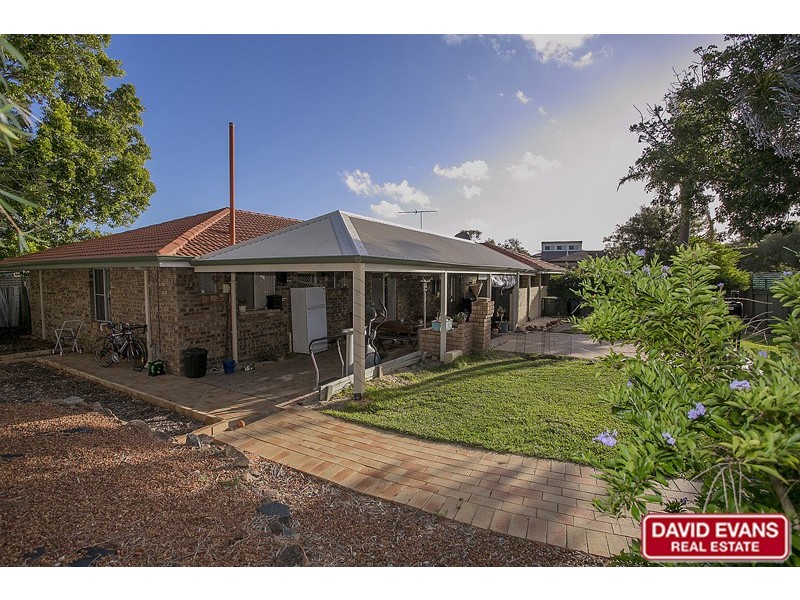 16 Culwalla Close, Kallaroo WA 6025