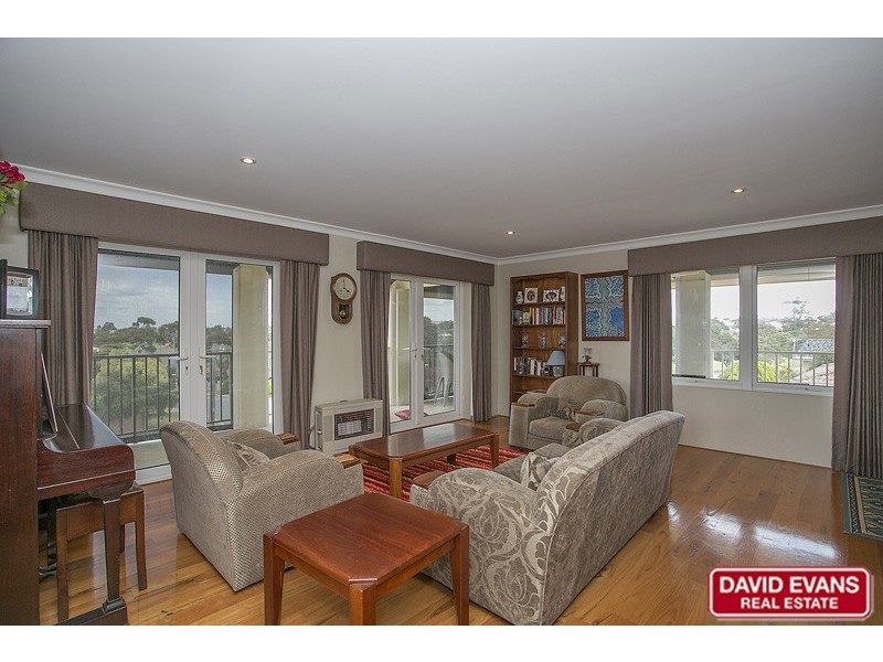 10 Solander Road, Hillarys WA 6025