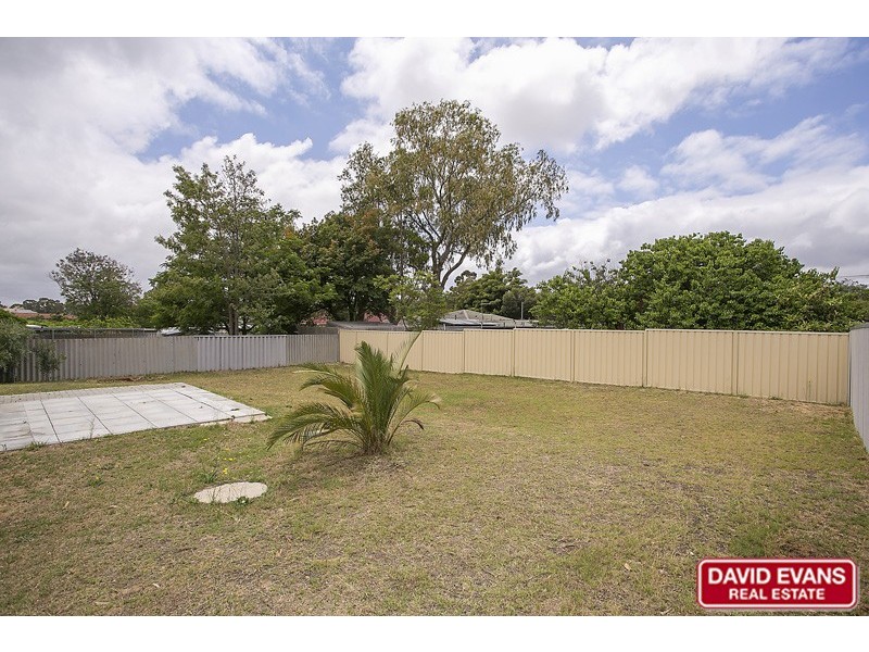 20R Roxwell Way, Girrawheen WA 6064