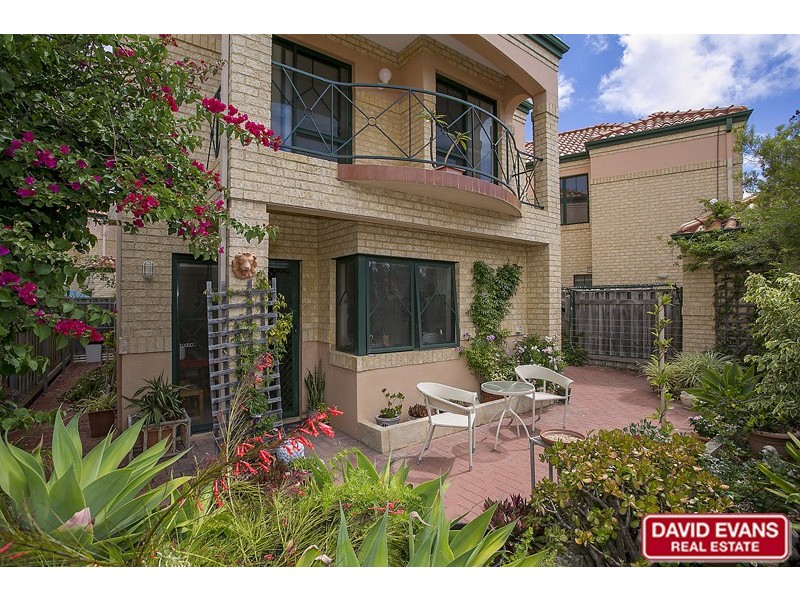 10/10 Fairhaven Terrace, Hillarys WA 6025