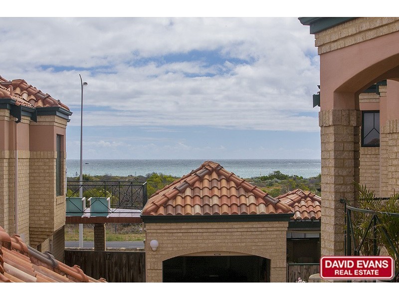 10/10 Fairhaven Terrace, Hillarys WA 6025