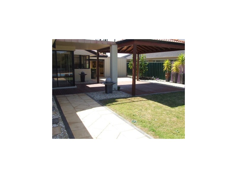 8 Monclair Pass, Currambine WA 6028