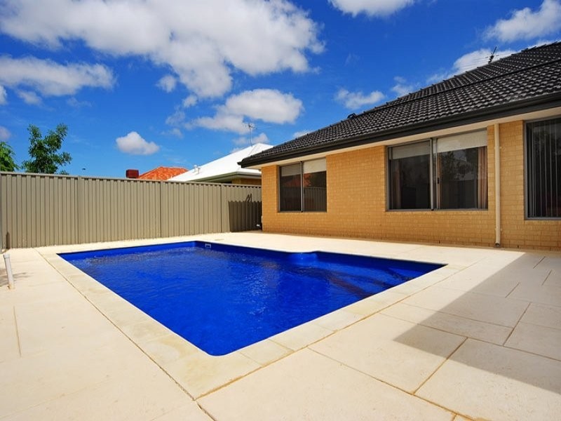 25 Tandara Fairway, Tapping WA 6065