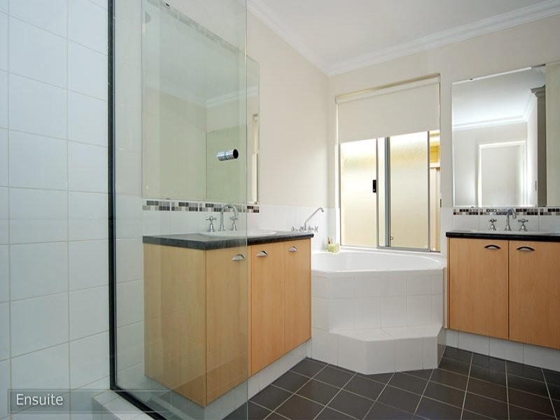 25 Tandara Fairway, Tapping WA 6065