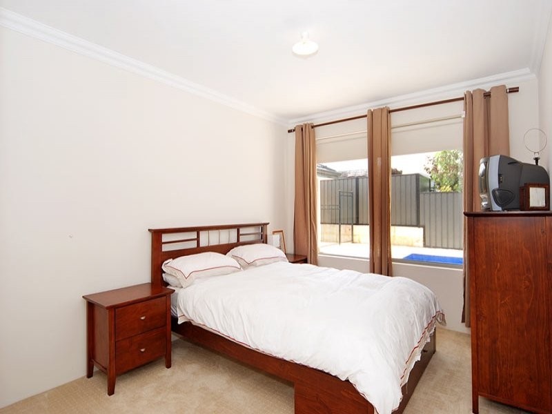 25 Tandara Fairway, Tapping WA 6065