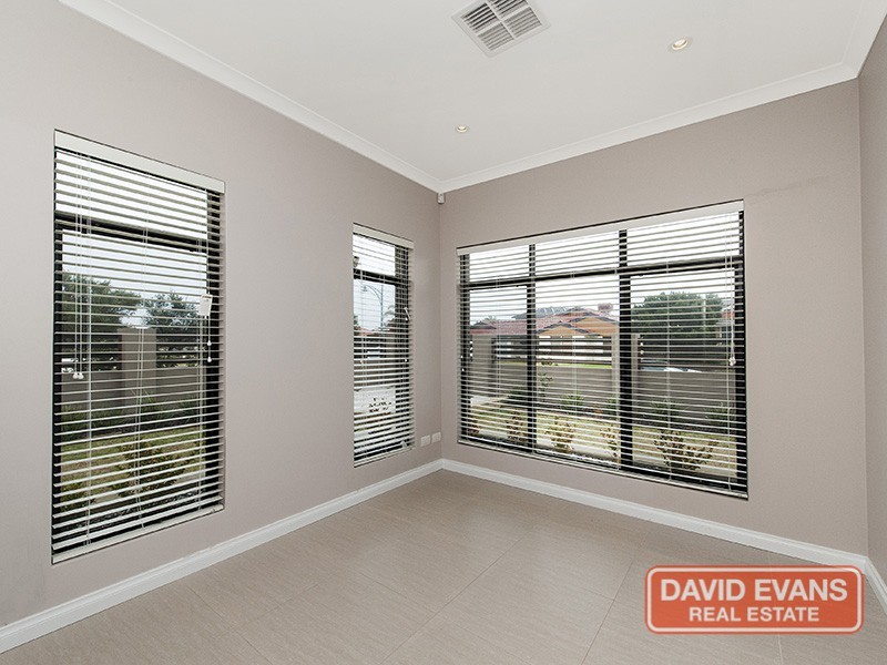 1 Temple Mews, Iluka WA 6028