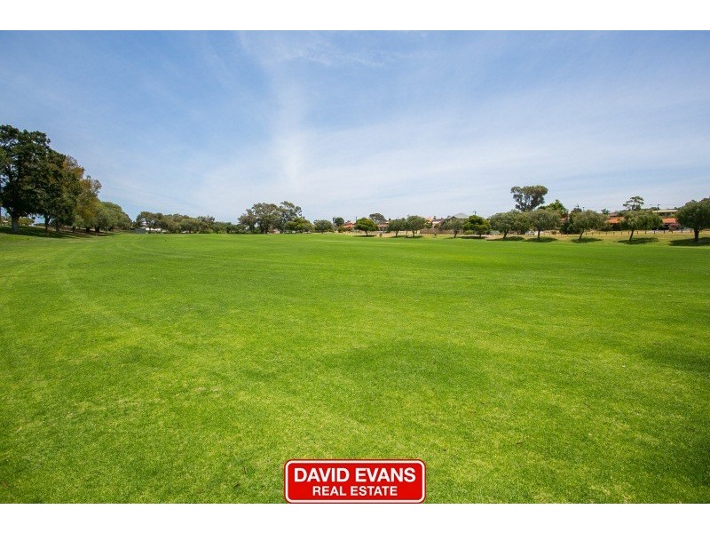 8 Monkhouse Way, Hillarys WA 6025