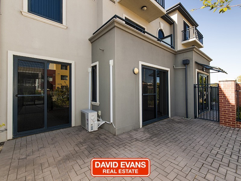 90/12 Citadel Way, Currambine WA 6028