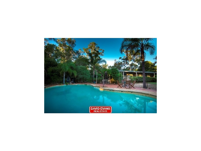 33 Bushland Retreat, Carramar WA 6031