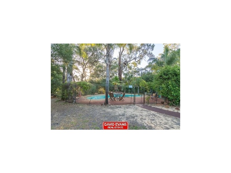 33 Bushland Retreat, Carramar WA 6031