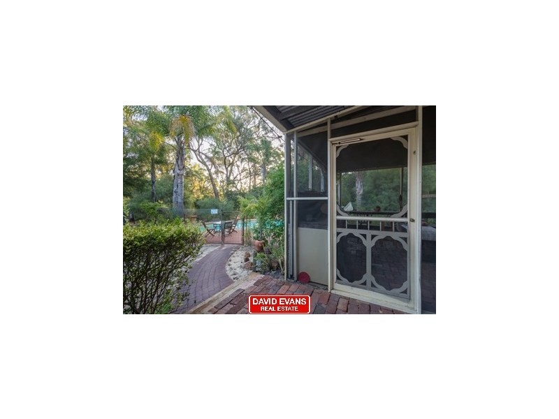 33 Bushland Retreat, Carramar WA 6031