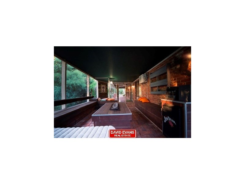 33 Bushland Retreat, Carramar WA 6031