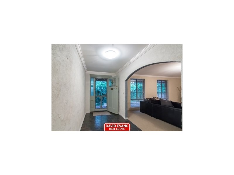 33 Bushland Retreat, Carramar WA 6031