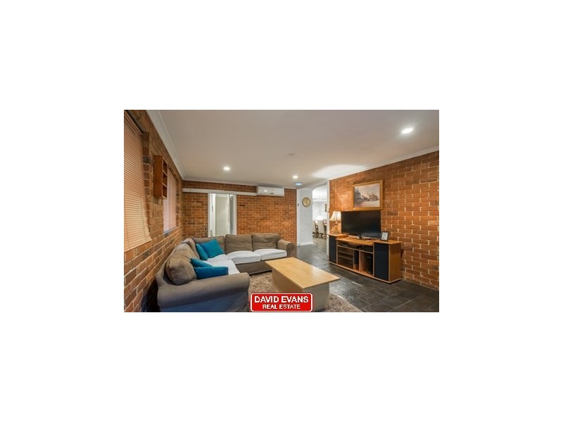 33 Bushland Retreat, Carramar WA 6031