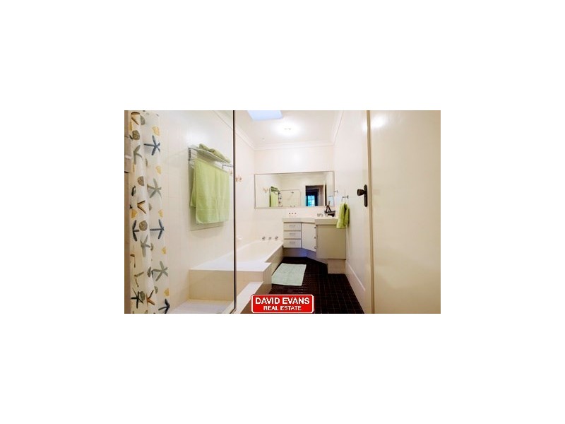 33 Bushland Retreat, Carramar WA 6031