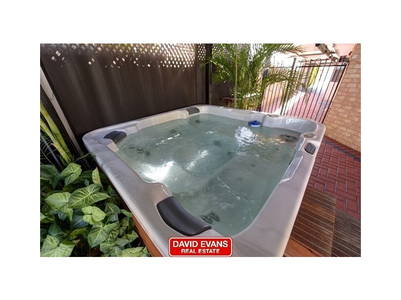 22 Mallina Circuit, Carramar WA 6031