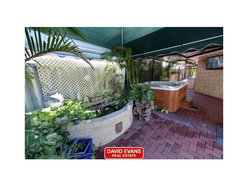 22 Mallina Circuit, Carramar WA 6031