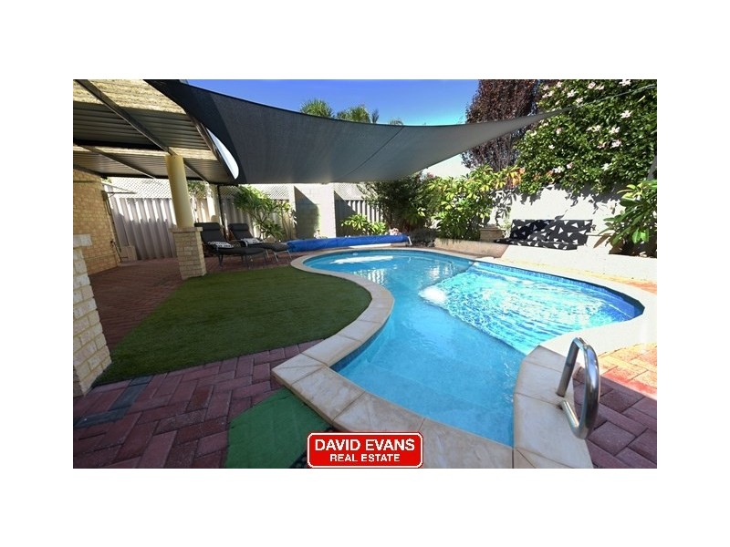 22 Mallina Circuit, Carramar WA 6031