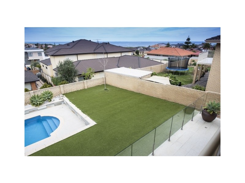 10 Rainbow View, Ocean Reef WA 6027