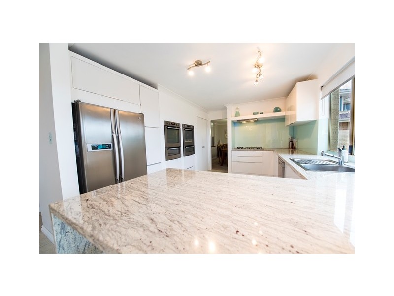 10 Rainbow View, Ocean Reef WA 6027