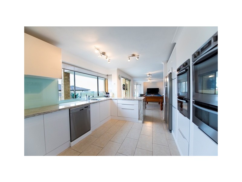 10 Rainbow View, Ocean Reef WA 6027