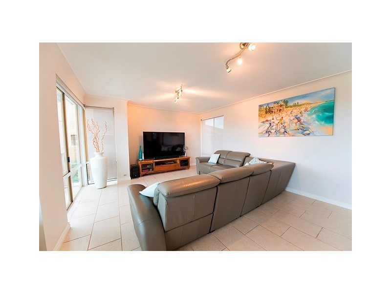 10 Rainbow View, Ocean Reef WA 6027