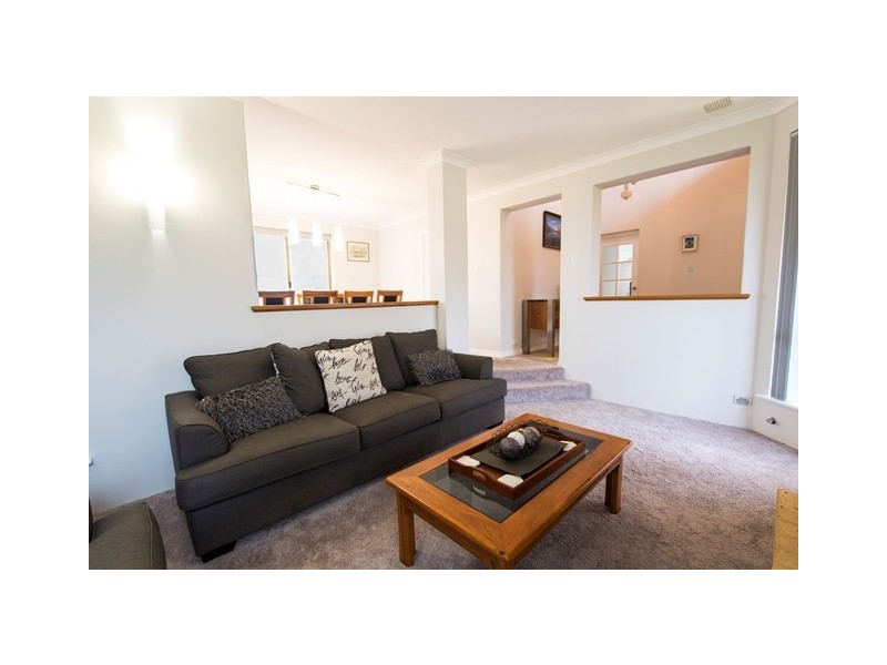 10 Rainbow View, Ocean Reef WA 6027