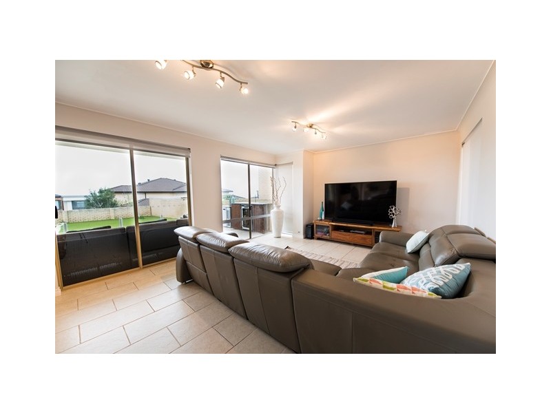 10 Rainbow View, Ocean Reef WA 6027