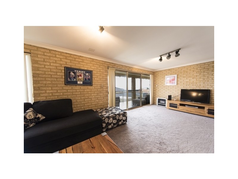 10 Rainbow View, Ocean Reef WA 6027