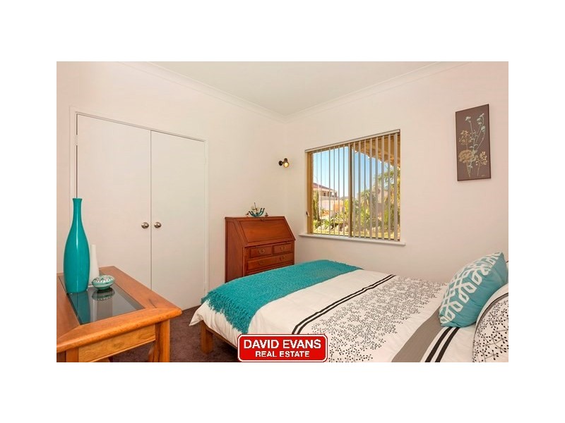 10 Rainbow View, Ocean Reef WA 6027