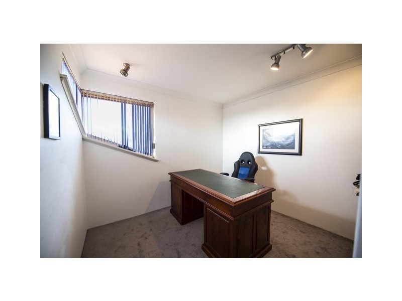 10 Rainbow View, Ocean Reef WA 6027