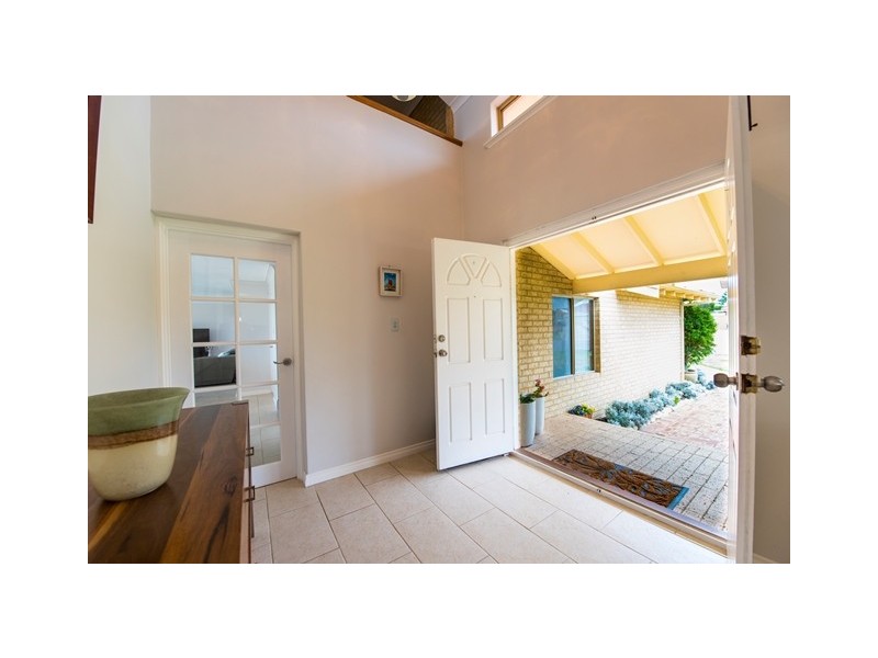 10 Rainbow View, Ocean Reef WA 6027