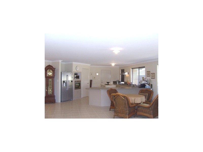 19 ALANDALE BEND, Banksia Grove WA 6031