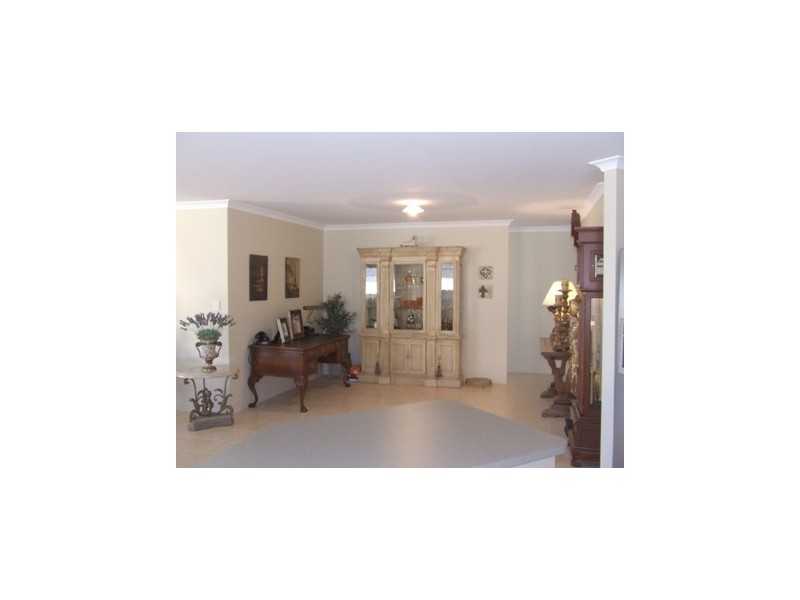 19 ALANDALE BEND, Banksia Grove WA 6031