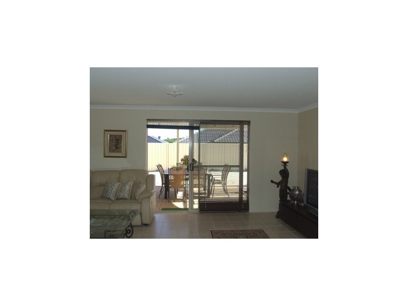 19 ALANDALE BEND, Banksia Grove WA 6031