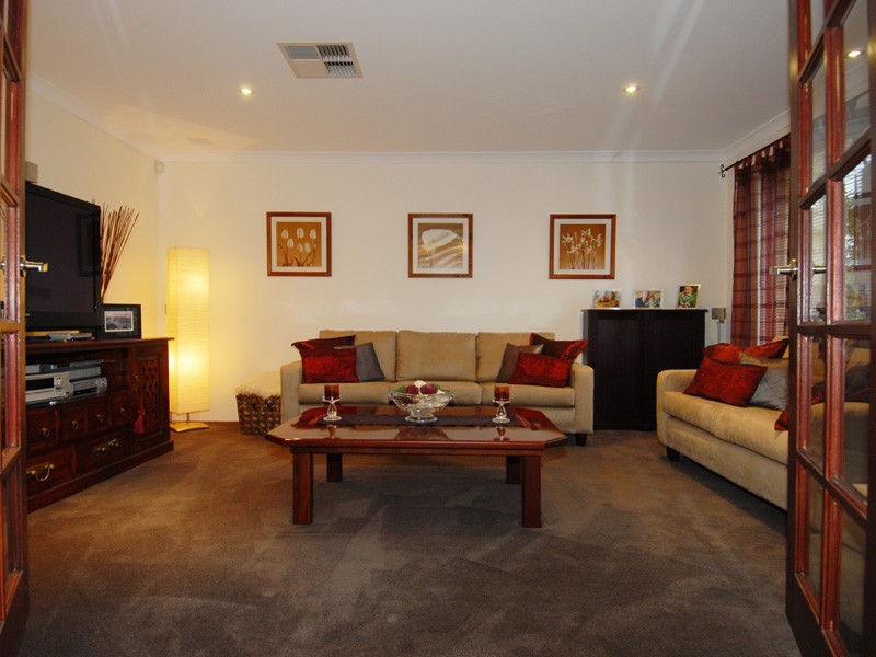 3 Minjah Circuit, Carramar WA 6031