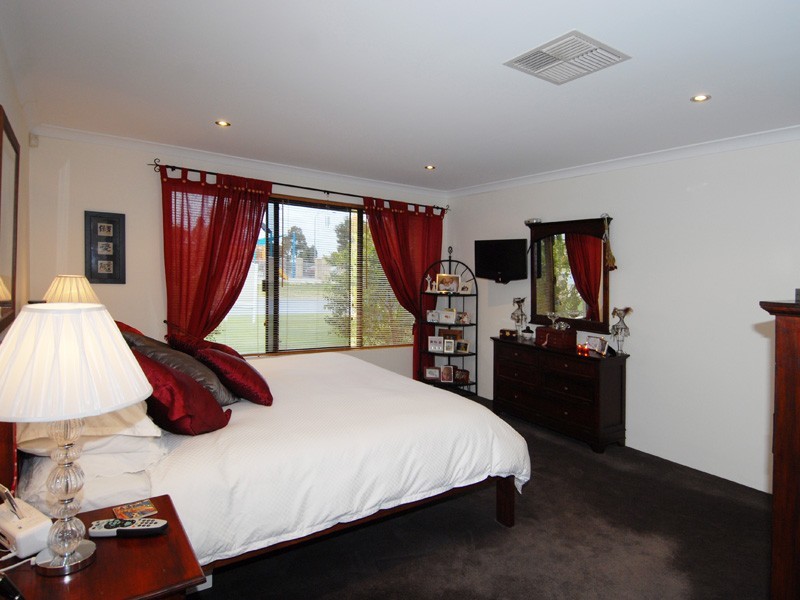 3 Minjah Circuit, Carramar WA 6031