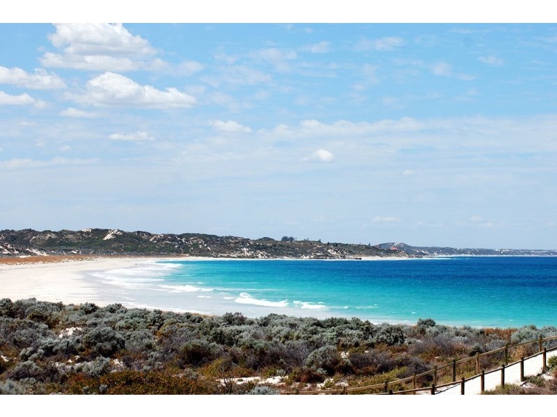 6 McCulloch Way, Two Rocks WA 6037