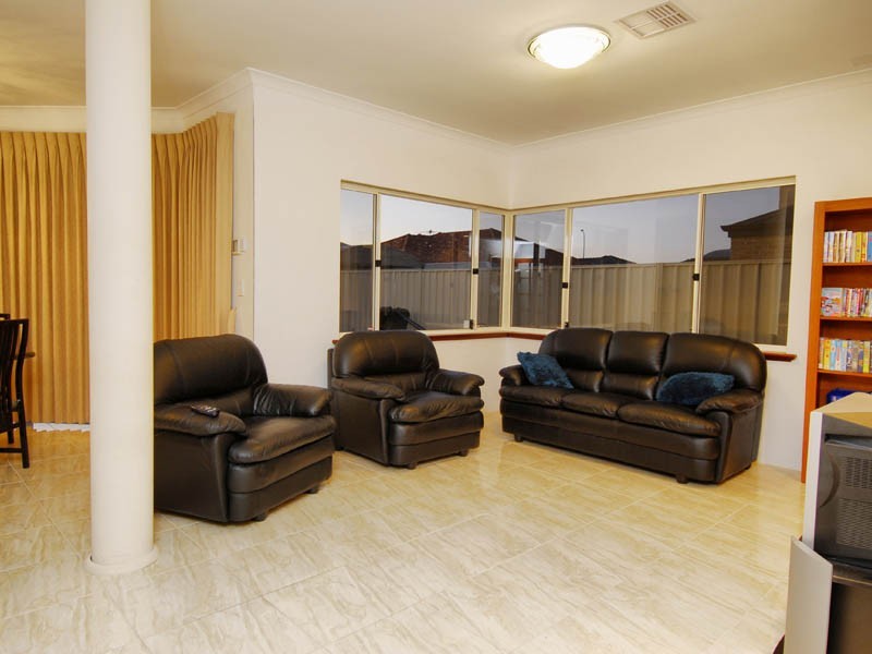 1 Kyby Place, Carramar WA 6031