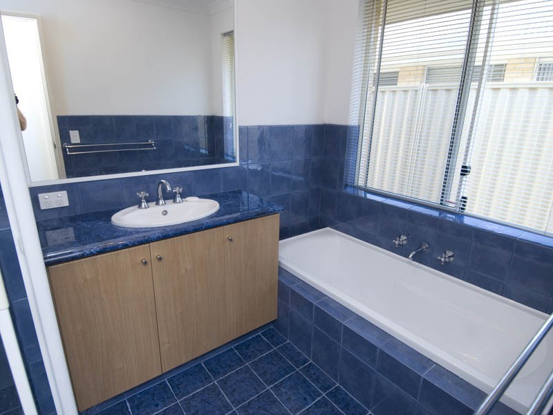 1 Kyby Place, Carramar WA 6031