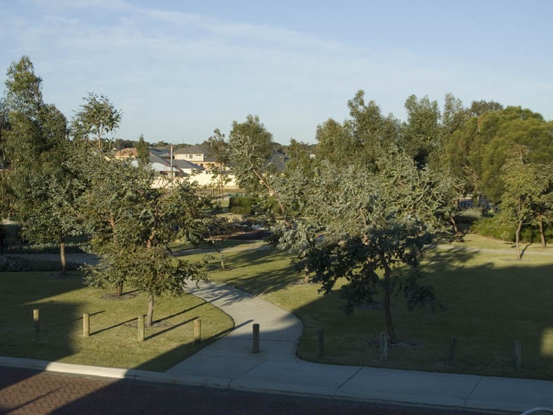 1 Kyby Place, Carramar WA 6031