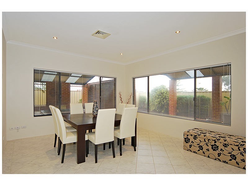 12 Blairgowie Heights, Kinross WA 6028