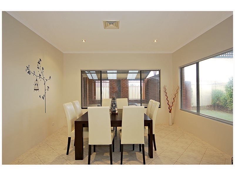 12 Blairgowie Heights, Kinross WA 6028